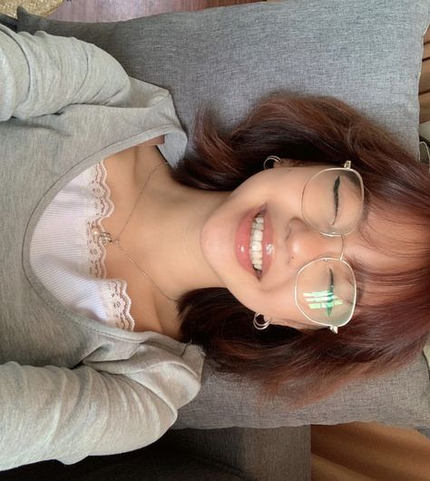 abiibondoc Cute Poses With Glasses, Glasses Frames For Asian Women Round Face, Big Glasses Frames For Women, Metal Glasses Aesthetic, Circle Glasses Aesthetic Girl, Cute Glasses For Round Face, Glasses Inspo Women Round Face, Glasses For Heart Shaped Face For Women, Glasses Aesthetic Round Face