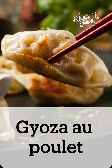 Voici une recette simple pour préparer des gyozas. Il vous faudra du poulet, des carottes et du chou et le tour est joué ! 😉 Ravioli, Tahiti, Dumplings, Diner