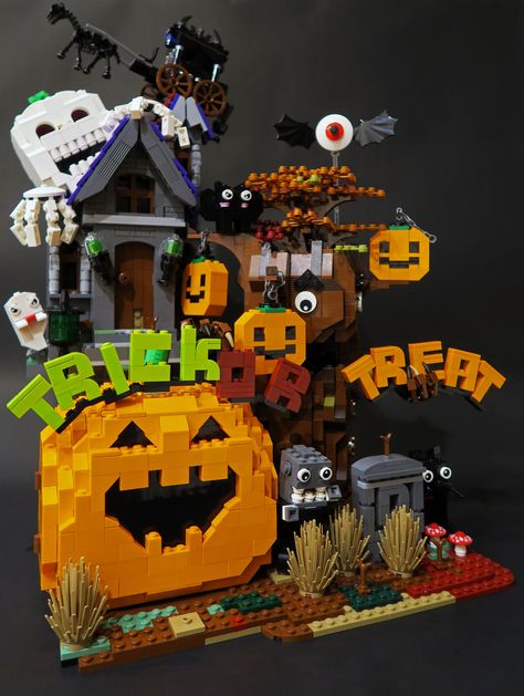 Halloween Lego Builds, Lego Halloween Build, Lego Halloween Ideas, Halloween Lego Ideas, Lego Halloween Costume, Halloween Legos, Lego Artwork, Lego Haunted House, Halloween Lego