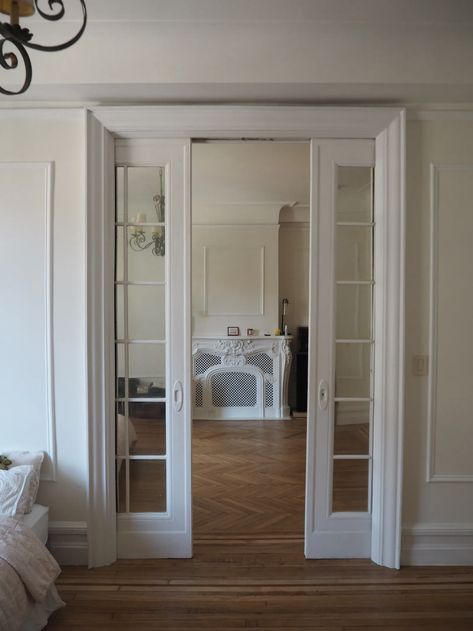 Cosy Nyc Apartment, Old New York Apartment, New York Apartment Interior, Pocket French Doors, Upper West Side Apartment, Classic Apartment, Upper East Side Apartment, New York Townhouse, Nyc Townhouse