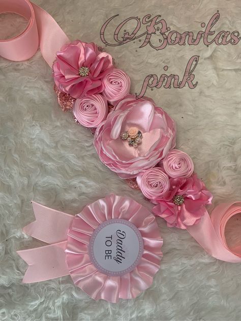 Cinto de maternidad y corsage para papa Shower 2023, Maternity Sash, Unisex Baby Shower, Shower Diy, Baby Shower Diy, Baby Showers, Baby Shower, Shower, Pink