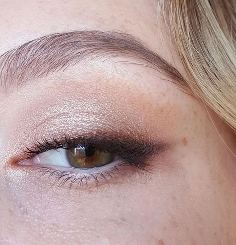 Make Up Yeux, Smokey Liner, Eyebrow Trends, Favorite Makeup, Eye Makeup Art, Beauty Stuff, Makeup Designs, Wedding Hair And Makeup, Makeup Eyeliner