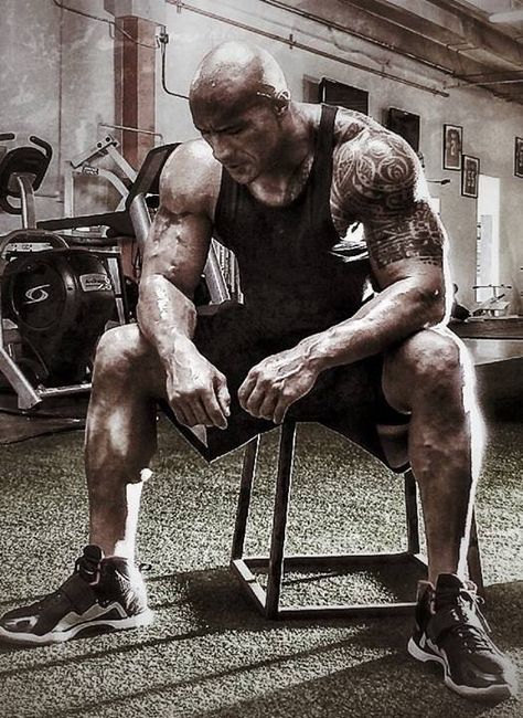 Dwayne "The Rock" Johnson Men's Bodybuilding Workouts, Sport Model, Rock Johnson, The Rock Dwayne Johnson, Body Building Men, Dwayne The Rock, Fitness Photography, Poses References, Body Builder