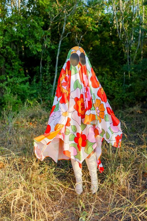 Floral Ghost Halloween themed instagram photoshoot 💐👻 #halloween #ghost #spooky Floral Sheet Ghost, Pretty Ghost Costume, Pumpkin Shoot, Floral Ghost, Sheet Ghost, Instagram Photoshoot, Ghost Costume, Ghost Pumpkin, Ghost Halloween