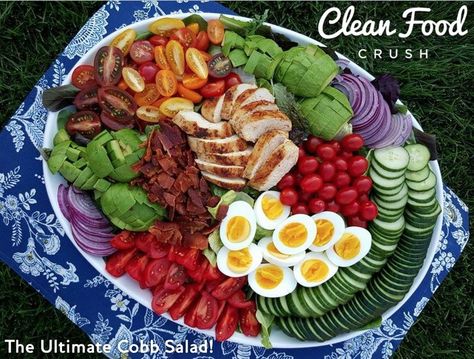 Ultimate Cobb Salad Recipe http://cleanfoodcrush.com/ultimate-cobb-salad Cobb Salad Recipe, Recipes Salads, Salads For A Crowd, Salad Salad, Clean Food Crush, Food Crush, Eating Tips, Snacks Für Party, Salad Bar