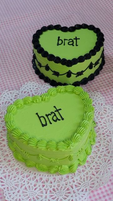 🎀 Chef Daisy 🎀 on Instagram: "Brat Summer may be over....but Brat-ember (September) is here 😈💚  #Brat #bratcake #bratcakejewelrybox #bratjewelrybox #charlixcx #bratsummer #fakecake #cakeart #cakesculpture" Brat Cake Birthday, Brat Birthday Cake, Brat Birthday Party, Brat Themed Party, Brat Birthday, Brat Party, 19 Bday, Brat Aesthetic, 22nd Bday