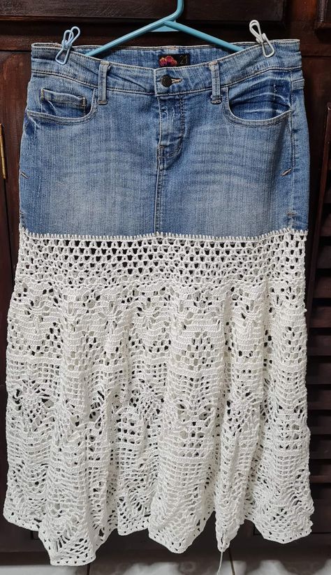 Denim And Crochet, Diy Denim Skirt, Sewing Tricks, Diy Denim, Crochet Skirts, Denim Diy, Crochet Skirt, Cut Off Jeans, Outfits Ideas