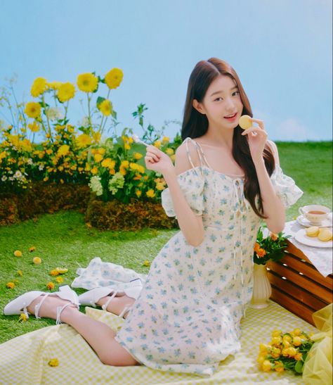 Wonyoung Summer Outfit, Wonyoung Photoshoot, Army Wallpaper, Girls Style, My Themes, Light Summer, Floral Dress, Girl Fashion, Summer Outfits