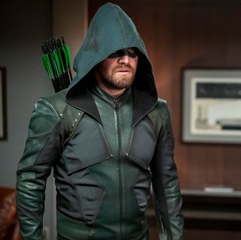 Luke on Instagram: “Season 8 suit. . . #GreenArrow #Season8 #Quiver #Leather #Arrow #cwarrow #Costuming #Costume #Props #emeraldarcher #greenarrowcosplay…” Green Arrow Cw, Arrow Serie, Team Titans, Gaming Supplies, Green Arrow Cosplay, Oliver Queen Arrow, Arrow Tv Series, Arrow Cw, Stephen Amell Arrow