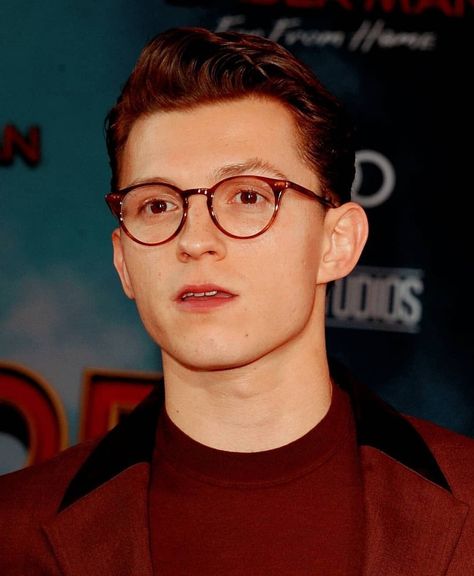 Tom Holland Far From Home, Tom Gif, Tom Holland Icons, Male Superhero, Emily Skinner, Spiderman Tom Holland, Spiderman Tom, My Tom, Tom Holland Peter Parker