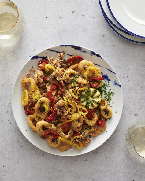 Fried Calamari With Banana Peppers, Italian Fried Calamari Recipe, Fried Calamari Recipe, Usa Recipes, Rhode Island Food, Cookout Ideas, Prawn Fritters, Cherry Peppers, Island Recipes