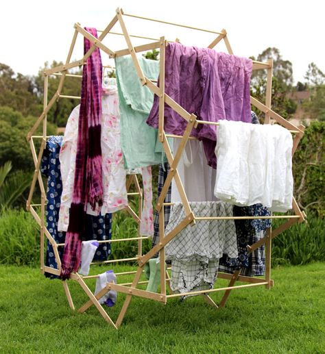 This tutorial is awesome! It folds up! They hang clothes on it, can you think of anything? http://www.apieceofrainbow.com/star-clothes-drying-rack/ Clothesline Diy, Free Building Plans, Diy Clothes Rack, Washing Machine Repair, Dog Washing Station, Diy Clothes Refashion, Diy Clothes Videos, Clothes Drying, Clothes Drying Racks