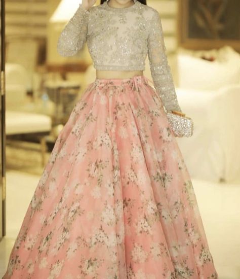 Lehnga For Engagement Simple, Banarsi Lehnga Designs Latest, Langha Design Latest For Girl, Dresses For Girls Wedding, Long Skirt Top Designs, Lengha Blouse Designs, Simple Lehenga, Function Dresses, Long Gown Design