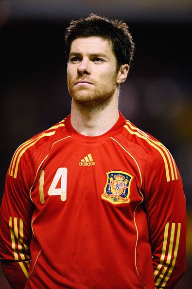 Xabi Alonso! Xavi Alonso, Claudio Marchisio, Xabi Alonso, Football Tournament, Sport Icon, Zinedine Zidane, Playing Football, Attractive Guys, Best Player