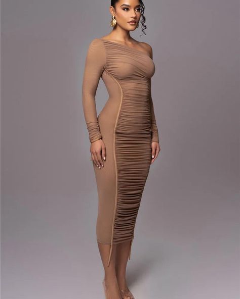 ‘RUCHA’ DRESS 🎯 Price $85 3 Colors S-L Size ➡️Midi Dresses collection 🎯 Escapexit.com Bodycon Midi Skirt, Elegant Midi Dresses, Mesh Bodycon Dress, Flirty Dresses, Ruched Bodycon Dress, Solid Color Dress, High Quality Dress, Bodycon Midi, Everyday Dresses