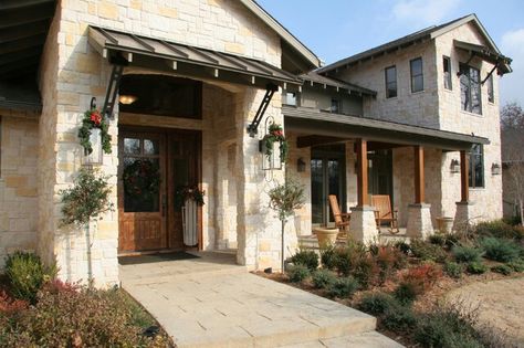 Texas Texas Style Homes, Covered Back Patio, Hill Country Homes, Craftsman Exterior, Modern Ranch, Country Homes, Ranch Style Homes, Front Entrance, Country House Plans