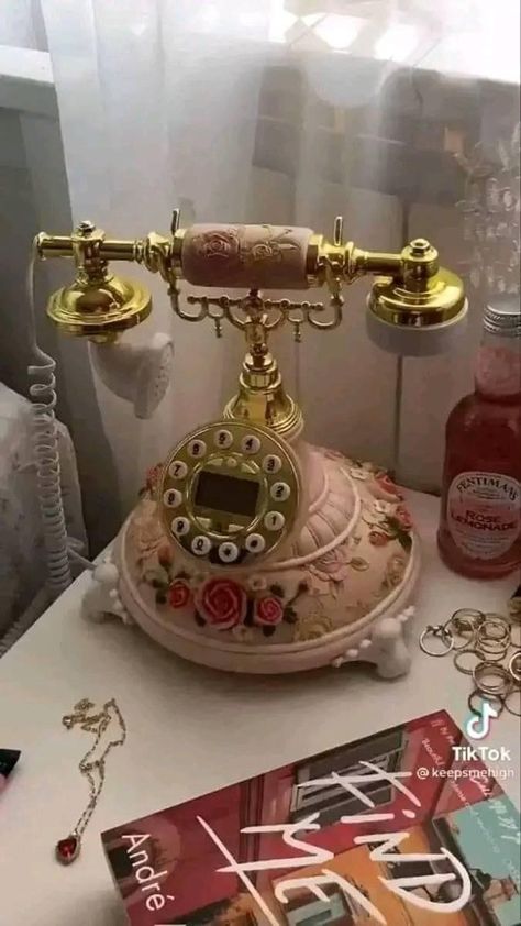 Coquette Instruments, Vintage Phone, Dream Room Inspiration, Room Makeover Inspiration, Dream House Interior, Cute Room Decor, Room Inspiration Bedroom, Dream Decor, Dream House Decor