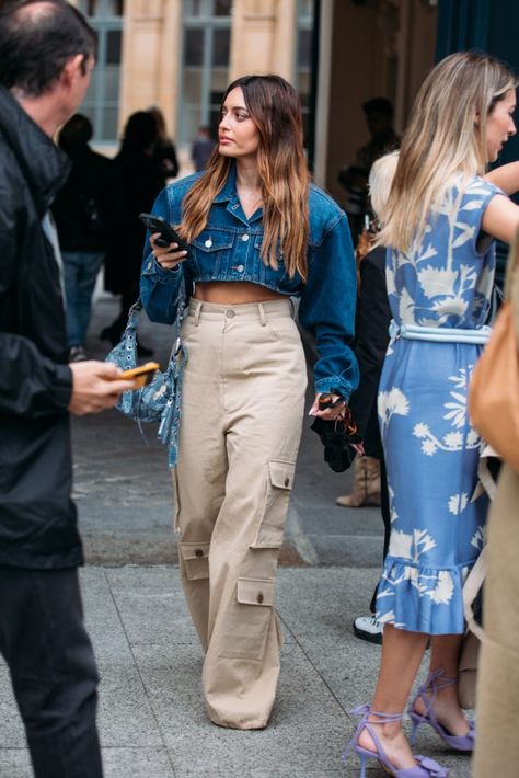 Street Style Summer Outfits Inspiration, Paris Ss23, Ss23 Fashion, Edgy Fashion Chic, Jean Beige, Cool Denim, Jeans Trendy, Daily Fashion Inspiration, Trendy Denim