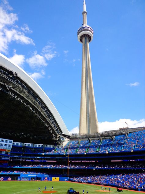 Toronto. Rogers centre,CN tower. Love this team • Toronto blue jays 💙 Rogers Centre Toronto, Toronto Blue Jays Aesthetic, Toronto Blue Jays Wallpaper, Toronto Pictures, Toronto Canada Travel, Toronto Images, Toronto Blue Jays Baseball, Baseball Tips, Rogers Centre