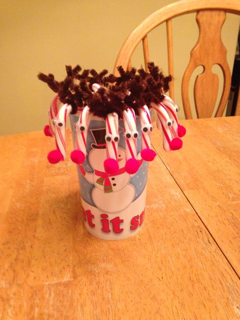 Candy Cane Rain Deer Craft, Candy Cane Rain Deer, Homemade Fidget, Deer Craft, Homemade Fidget Toys, Rain Deer, Christmas Candy Gifts, Xmas Treats, Bronze Award