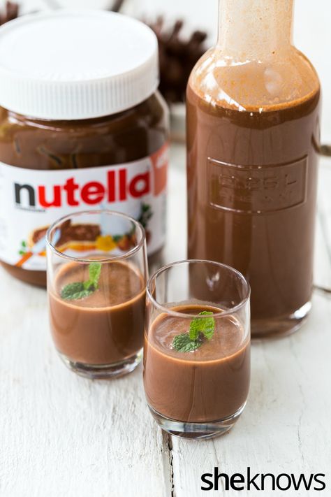 Homemade-Nutella-liqueur-vertical Homemade Liqueur Recipes, How To Make Nutella, Homemade Alcohol, Homemade Liquor, Liquor Recipes, Homemade Nutella, Liqueurs Recipes, Homemade Wine, Nutella Recipes