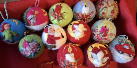 Felt Obsessed | Needlefelted Christmas balls on styrofoam | Facebook Wet Felt, Christmas Balls, Needle Felting, Felt, Christmas