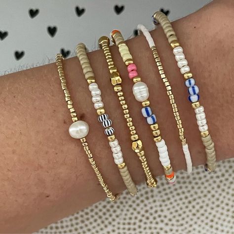 Homemade Jewelry Ideas, Friendship Bracelets Beads, Bead Friendship Bracelet, Beaded Friendship Bracelets, Cute Friendship Bracelets, Preppy Jewelry, Beaded Jewels, Beads Bracelet Design, Jewelry Accessories Ideas