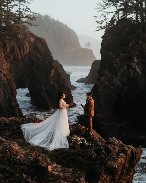 The Most Beautiful & Best Places To Elope In The U.S & Worldwide [Updated for 2021] — Henry Tieu Photography 📸 Washington Coast Wedding, Eloping Ideas, Cliffside Elopement, Pnw Elopement Locations, Elopement Washington State, Hoh Rainforest Elopement, Destination Wedding Budget, Destination Wedding Cost, Oregon Waterfall Elopement