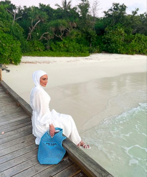 Modest Maldives Outfits, Hijabi Bali Outfit, Hijabi Island Outfits, Maldives Outfit Ideas Women Indian, Maldives Outfit Ideas For Hijabi, Hijabi Beach, Hijab Outfit Ideas, Hijab Fashion Summer, Dubai Vacation