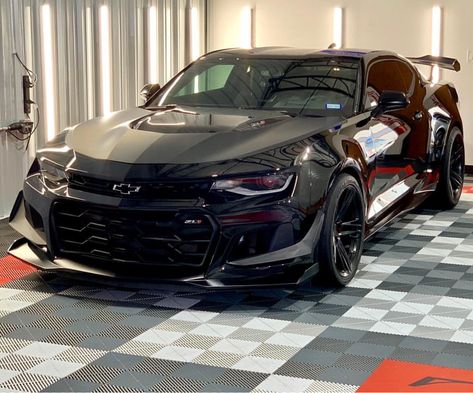 Chevrolet Camaro ZL1 1LE painted in Black  Photo taken by: @luccielitedetail on Instagram All Black Camaro, Camaro Zl1 Black, Chevrolet Camaro Zl1 1le, Camaro 1le, Chevrolet Camaro Black, Camaro Zl1 1le, Mustang Car Aesthetic, 2019 Camaro, Black Camaro