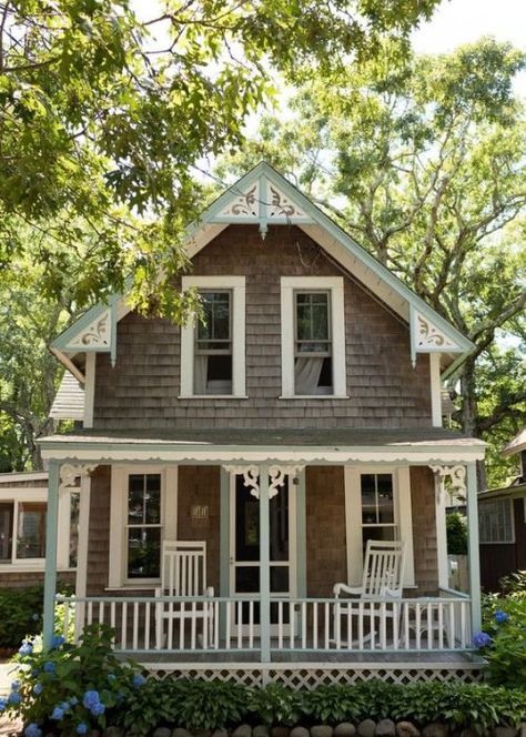 grayskymorning: “ Wesleyan Grove House Martha’s Vineyard ” Cottage House Exterior, Small Cottage House Plans, Farmhouse Exterior Design, Small Cottage Homes, Small Cottages, A Small House, Best Tiny House, Cottage Exterior, Casas Coloniales