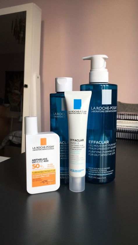 Oily Skin Care Routine La Roche Posay, Skin Care Oily Skin Products, La Roche Posay Spf, Sunscreen For Combination Skin, Wishlist Ideas Aesthetic, Aesthetic Sunscreen, La Roche Posay Skincare, Oily Skin Sunscreen, Clear Skin Aesthetic