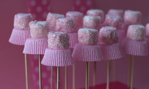 These sweet Ballerina marshmallow pops are perfect for a little girl's birthday party and you'll love that they are little trouble for maximum impact. These are so easy even the kids could help you. Ballerina Marshmallows, Marshmallow Pops Recipe, Kids Birthday Party Food, Marshmallow Dip, Marshmallow Frosting, Nutter Butter Cookies, Bakery Ideas, Royal Tea, Kids Cooking