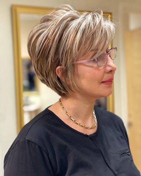 Chic Haircuts for Women Over 60 - 2024 Trends and Ideas Chic Short Haircuts, Chin Length Hair, Edgy Short Hair, Short Choppy Hair, Bob Hairstyles For Fine Hair, Short Hair Over 60, Short Bob Haircuts, Cute Hairstyles For Short Hair, Haircut For Thick Hair