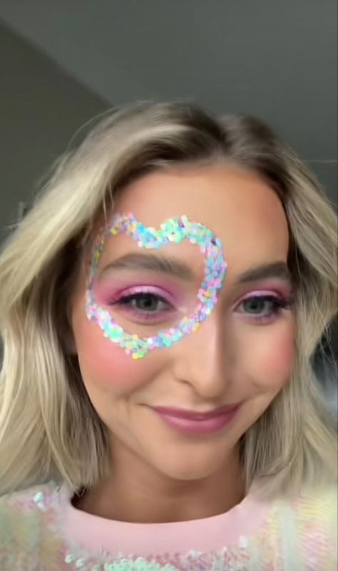 Face Glitter Taylor Swift, Taylor Swift Face Painting Ideas, Eras Tour Face Glitter, Face Painting Glitter, Taylor Swift Face Paint, Glitter Bar Ideas, Face Sparkles, Glitter Face Makeup, Taylor Swift Makeup