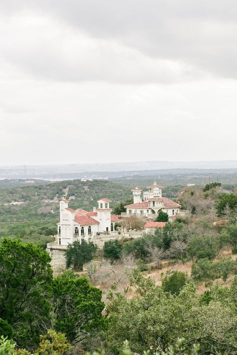 Modern Villa Antonia Wedding Villa Antonia, Modern Villa, In My Opinion, Shades Of Purple, Wedding Colors, Paris Skyline, Grand Canyon, Dolores Park, Villa