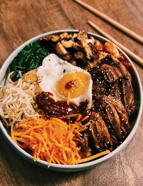 Korean Short Rib Bibimbap - Tiffy Cooks Bibimbap Sauce, Korean Short Ribs, Bibimbap Recipe, Tiffy Cooks, 15 Minute Dinners, Beef Sauce, Korean Short, Leftover Beef, Vegetarian Sides