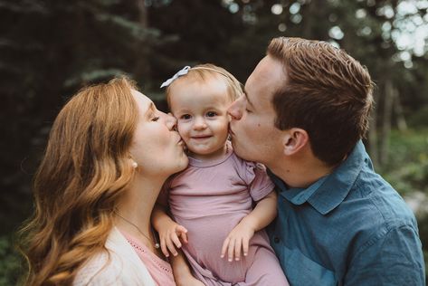 Two Year Old Family Pictures, Two Year Old Family Photo Shoot, Family Photos With One Year Old, Family Of Three Photo Ideas, Family Of Three Poses, My Family Photo, 1 Year Pictures, First Family Photos, Mommy And Me Photo Shoot