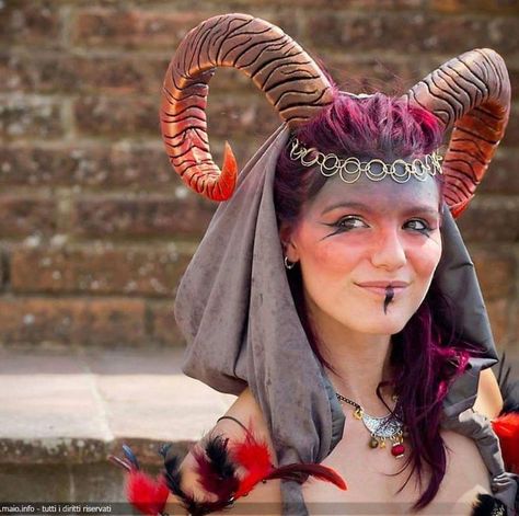 tiefling horns, jewellery and subtle makeup to tie it all in. Tiefling Cosplay, Vinci Italy, Tiefling Horns, Ren Faire Costume, Subtle Makeup, Organza Skirt, Makeup Class, Fantasy Costumes, Cosplay Makeup