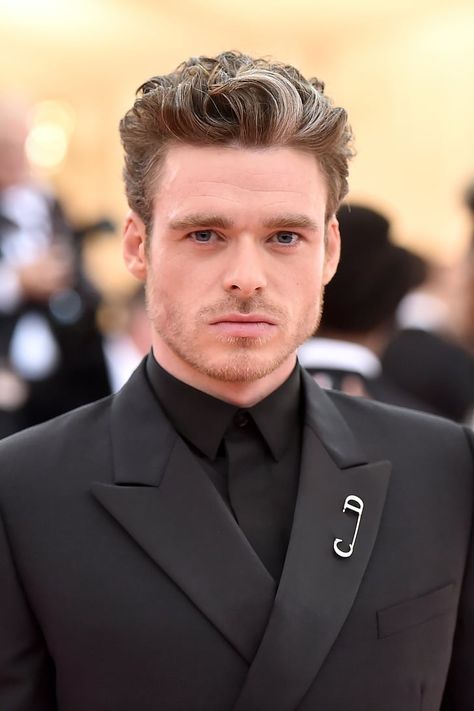 Richard Madden Aesthetic, Richard Madden Shirtless, Katy Perry Dress, Best Curly Hairstyles, Curly Hairstyles For Men, Gala Looks, Robb Stark, Richard Madden, I Tunes