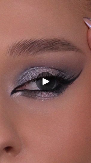 Classic Eyeliner, Makeup Board, Smokey Eyes, Beauty Ideas, Eye Makeup Tutorial, Smokey Eye, Makeup Nails, Concealer, Makeup Tips