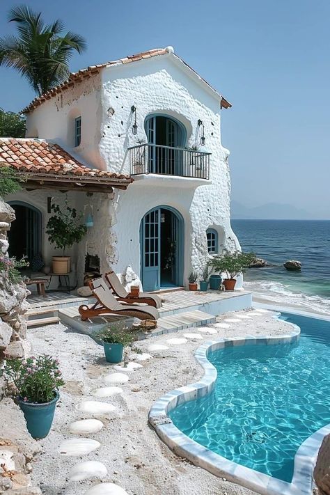 Greek Beach House, Tiny Beach House, Greek Beach, Italy Home, Greek Villas, Greek House, Dream Life House, Cottage Interior, Beautiful Cottages