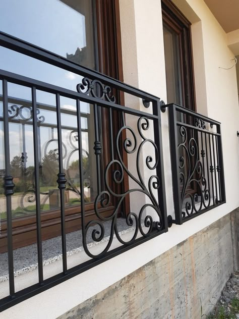 Balcony Railing Design Modern, Mediterranean Spanish Style Homes, Reling Design, Iron Railings Outdoor, درابزين السلم, Steel Railing Design, Home Window Grill Design, Iron Balcony Railing, Window Grill Design Modern