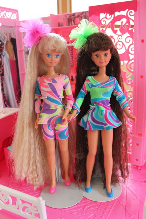 My Favorite Skippers (A Top Ten List) | Confessions of a Doll Collectors Daughter Skipper Barbie, Totally Hair Barbie, 1980s Barbie, Barbie 80s, Barbie 90s, Barbie Doll Set, Barbie Sisters, Skipper Doll, Barbie Family