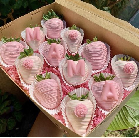 Mother’s Day Chocolate Dipped Strawberries, Mother’s Day Strawberries White, Mother’s Day Strawberry Bouquet, Happy Mothers Day Strawberries, Mothers Day Treats Boxes, Mother’s Day Dipped Strawberries, Mother’s Day Dessert Gift, Mother Day Chocolate Strawberries, Mothers Day Strawberries Ideas