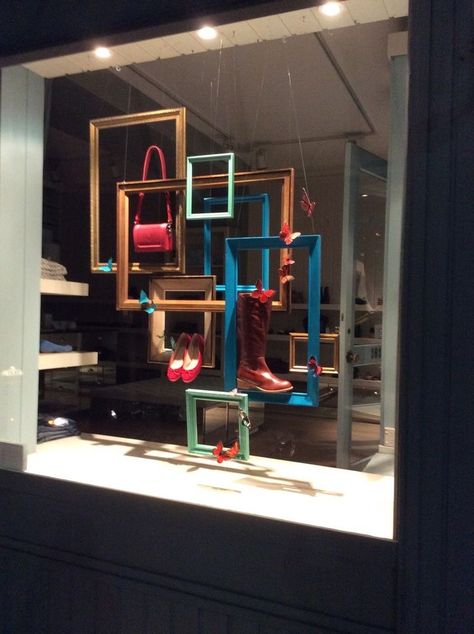 Boutique Window Displays, Window Display Retail, Decoration Vitrine, Store Window Displays, Visual Merchandising Displays, Display Frames, Window Display Design, Retail Windows, Store Windows