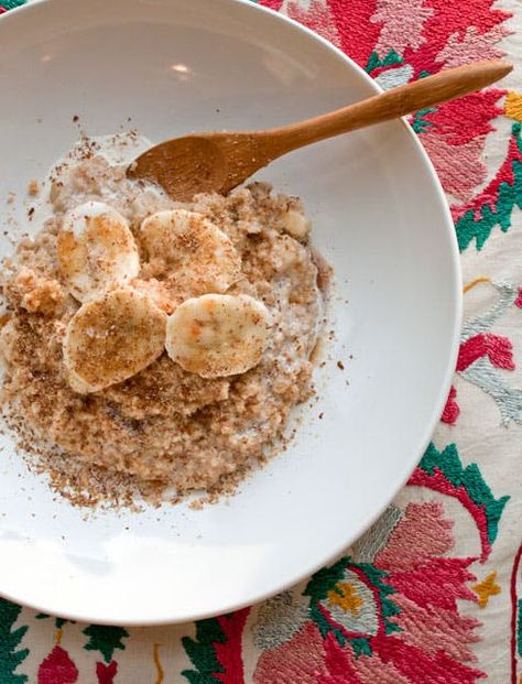 Breakfast Cereal Recipes, Oatmeal Porridge, Wheat Bran, Oat Bran, Breakfast Porridge, Porridge Recipes, First Thing In The Morning, Cooked Breakfast, Online Friends