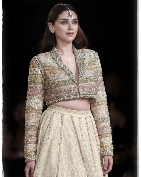 Indian Outfits Modern, Jacket Lehenga, Embroidery Indian, Easy Mandala, Cotton Short Dresses, Aditi Rao, Indian Outfits Lehenga, Smart Jackets, Fashion Trend Forecast