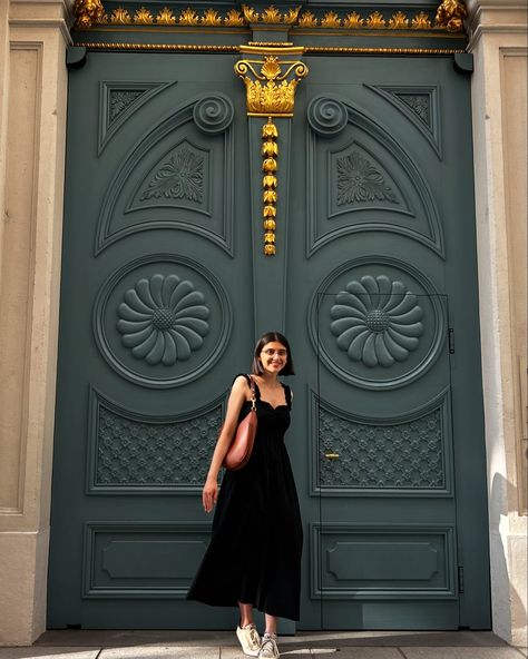 • just a girl enjoying the last bit of sunshine • PS. not the most stylish choice of footwear with this dress, but a lot of walking was done that day 🙈 • • • • • • • • • • • outfit of the day, black dress, black midi dress, midi dresses, what I wore today, September outfits, September style, September fashion, ootd, Vienna, Vienna blogger, Wien Outfits September, September Style, What I Wore Today, September Outfits, September Fashion, Black Midi, Day Outfit, Dress Midi, That Day