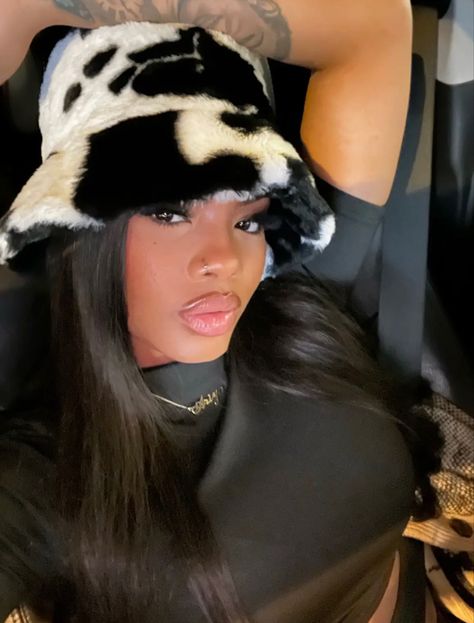 Fur Bucket Hat Outfit, Hats Ideas, Bucket Hat Outfit, Hat Outfit, Instagram White, Face Card, Stylish Hats, Winter Fits, Dressed To Kill